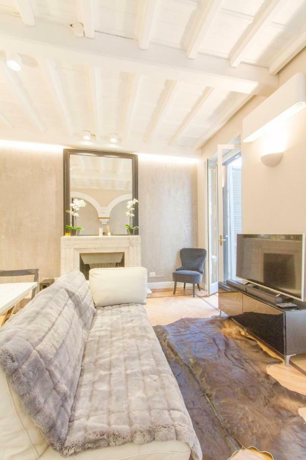 Elegante E Completamente Arredato Apt In Duomo Milano Eksteriør bilde