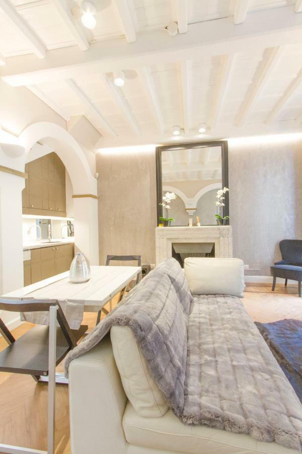 Elegante E Completamente Arredato Apt In Duomo Milano Eksteriør bilde
