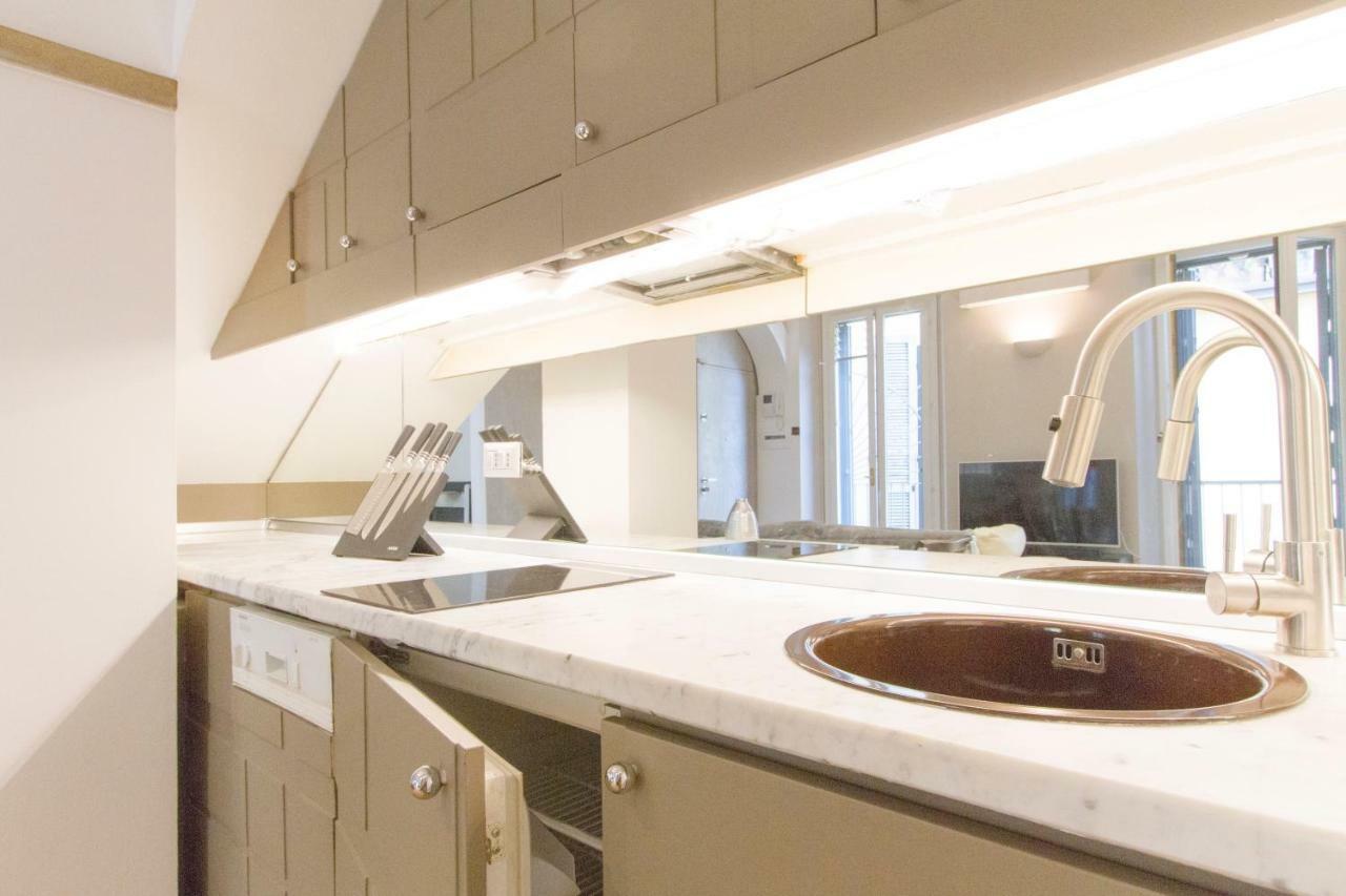 Elegante E Completamente Arredato Apt In Duomo Milano Eksteriør bilde